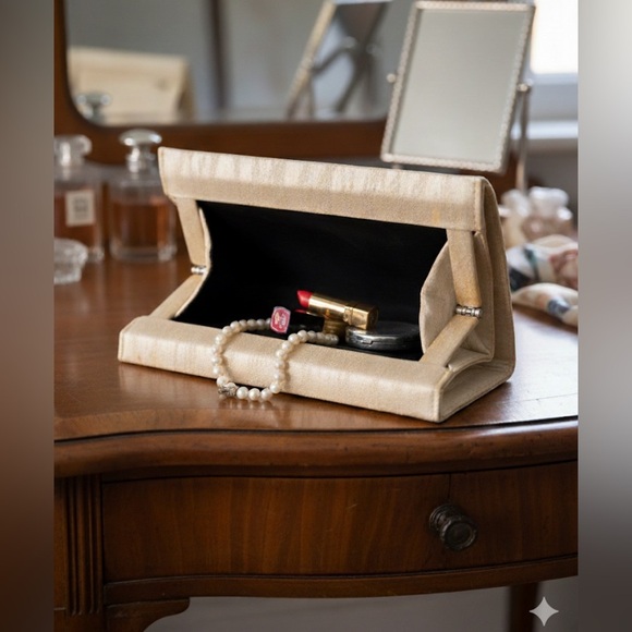 Vintage 1950sโ60s Gold Shimmer Clutch โ Retro Evening Purse - Picture 3 of 9